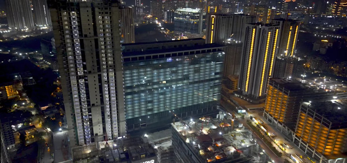 hogGBDOML's tweet photo. @Adi_183 Folks are saying that's a nice neighborhood in China.

Here's Indian Hyderabad at night.

Lots of construction. https://t.co/PdThFzjAXr
