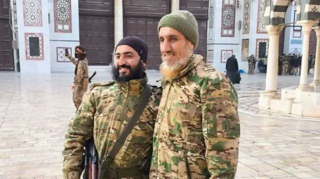 mahfildijital's tweet photo. 🔴 Gazeteci Taha Hüseyin Karagöz, Suriye’de yaşayan ve devrik Esed rejimine karşı savaşan Musa Olğaç için “terör örgütü El Kaide mensubu” ifadesini kullandı.

Bu açıklama, Çin’in BM Temsilcisi’nin geçtiğimiz günlerde yeni Suriye yönetimini ���yabancı terörist savaşçıları barındırmakla” suçlamasının ardından geldi.