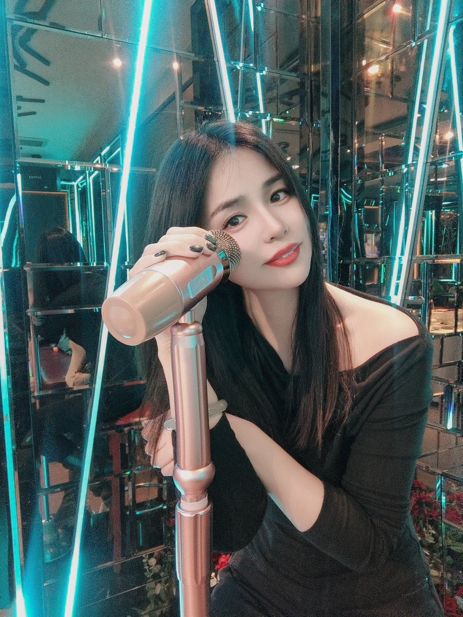Shyllatendilla3's tweet photo. Lift those mics! Your go-to KTV night is here—hit the stage, sing your heart out, and turn every lyric into a banger with your crew. Let’s make epic sing-along memories tonight! https://t.co/9RiKUH3lzD