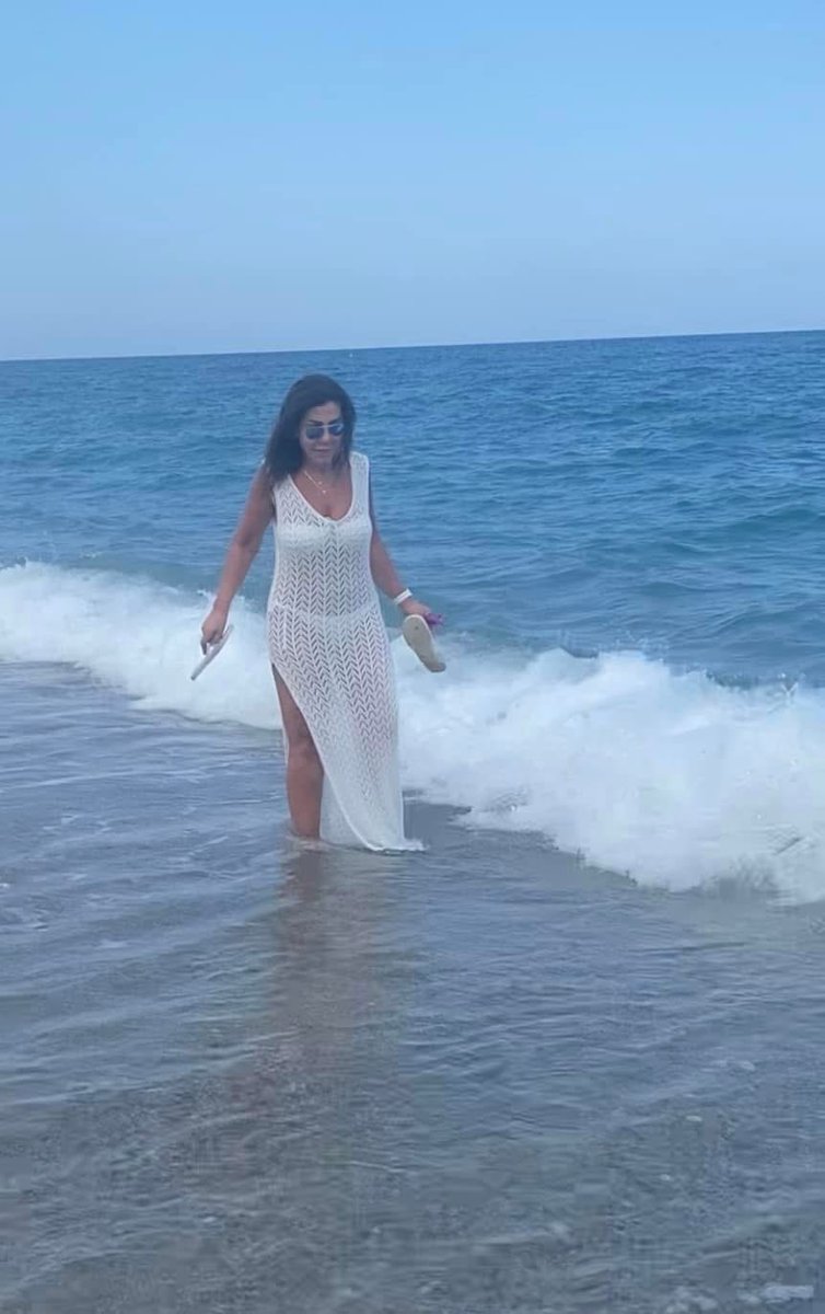 FakhrySamia's tweet photo. Les pieds dans l’eau , le Coeur est léger . 🌷 https://t.co/N3MxJMlBEg
