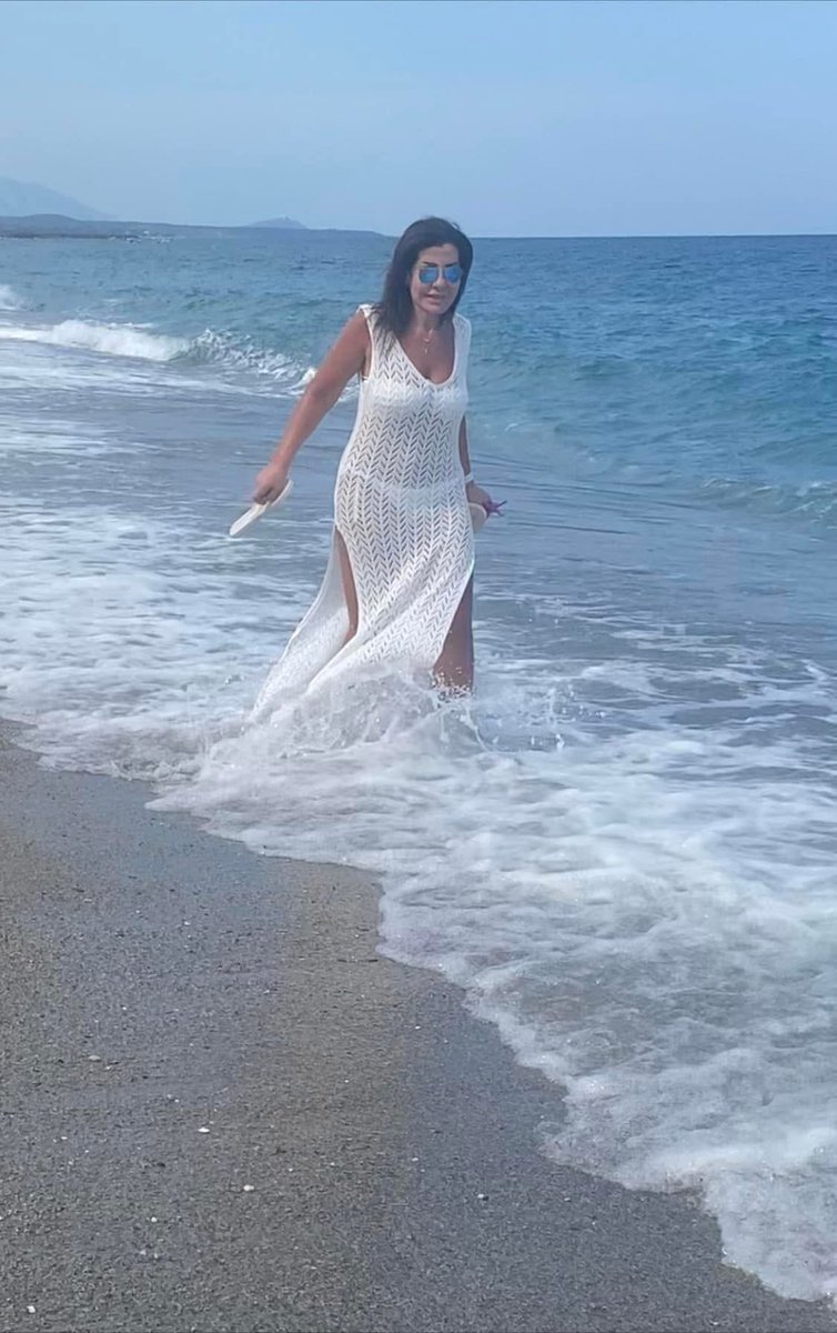 FakhrySamia's tweet photo. Les pieds dans l’eau , le Coeur est léger . 🌷 https://t.co/N3MxJMlBEg