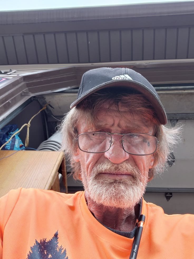 patriber1's tweet photo. I am a trucker https://t.co/Uzsy0Xfa3J