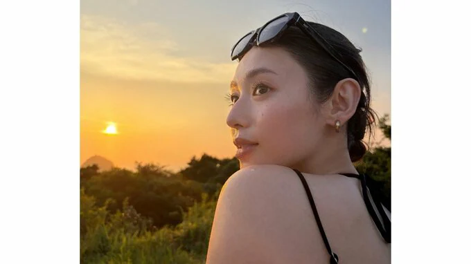 TBS_geino's tweet photo. 白石聖

「28歳になりました!」誕生日を報告　

サングラスを頭に乗せた〝夕暮れショット〟公開　
「写真のアングルもよくてサイコーの1枚ですね」

⬇️記事はこちら📝
https://t.co/30B1mkh3KG 

#白石聖 https://t.co/0w77kiadOU