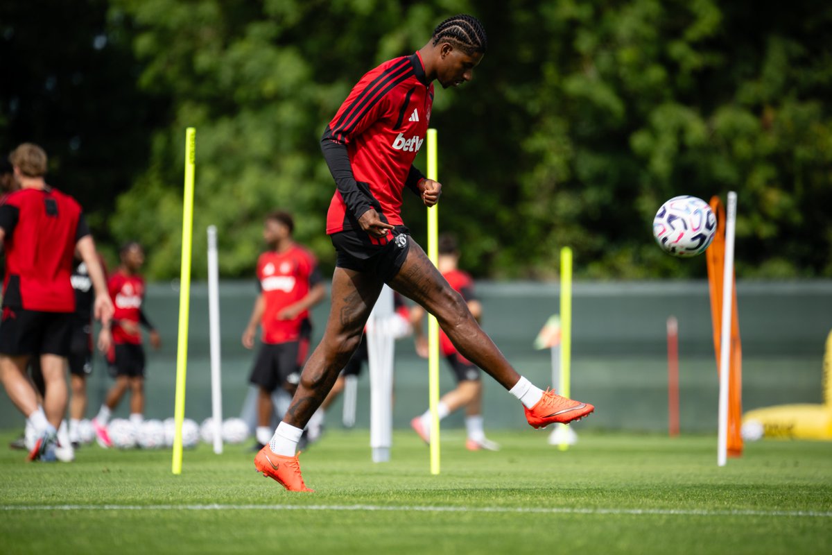 ManUtd's tweet photo. In full flow 🌊 https://t.co/ZorYp1OSbK