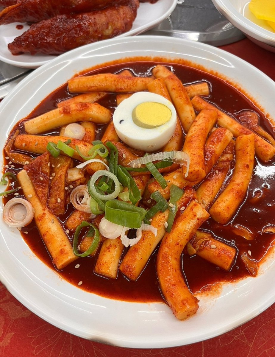 roki0224's tweet photo. 서울 떡볶이 맛집 추천 5집

전 사실 디저트보다 분식을 좋아하는데요 떡볶이 맛집이 이렇게 많았다니 너무 설레는데요

1.애플하우스
주소: 서울특별시 동작구 동작대로27다길 29

2.나누미 떡볶이
주소: 서울특별시 종로구 성균관로 9-1

3.신토불이 떡볶이
주소: 서울특별시 광진구 자양로43길 42

4.덕자네 방앗간
주소: 서울특별시 서초구 서초대로77길 62

5.골목떡볶이 
주소: 서울특별시 송파구 문정로1길 33