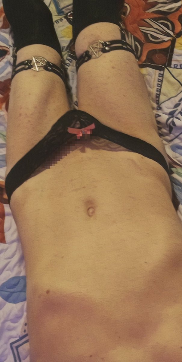 CassianFemboy's tweet photo. femboy thighs and tight tummy :3 #femboy #lgbt #bi https://t.co/hyRPKJn0DJ