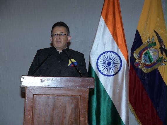 EcuadorIndia's tweet photo. 🇪🇨 Celebrar el Día Nacional del Ecuador desde la India es un orgullo. Hoy honramos nuestra historia y raíces, y reafirmamos nuestro compromiso de fortalecer los lazos de amistad y cooperación entre Ecuador 🇪🇨 e India 🇮🇳.

¡Que viva siempre el Ecuador! 🇪🇨 https://t.co/FdnT7lBrKp