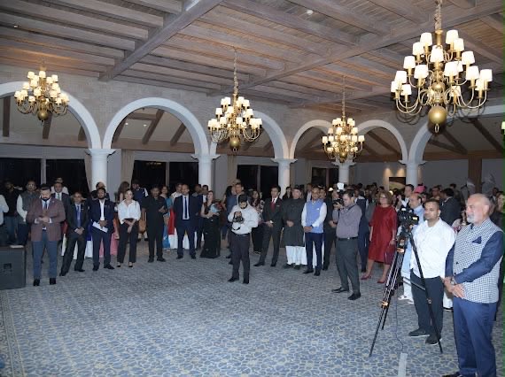 EcuadorIndia's tweet photo. 🇪🇨 Celebrar el Día Nacional del Ecuador desde la India es un orgullo. Hoy honramos nuestra historia y raíces, y reafirmamos nuestro compromiso de fortalecer los lazos de amistad y cooperación entre Ecuador 🇪🇨 e India 🇮🇳.

¡Que viva siempre el Ecuador! 🇪🇨 https://t.co/FdnT7lBrKp