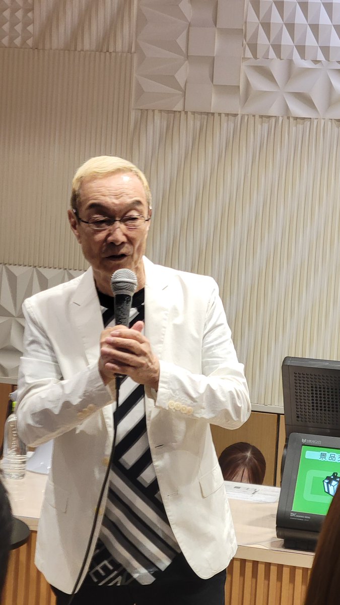 lugusrazi's tweet photo. 近場のパチ屋にレジェンド声優来てたから行ってきた
サインとツーショット写真は落選だったけど生の神谷明を見れてよかったー https://t.co/d35XdWLB2Y