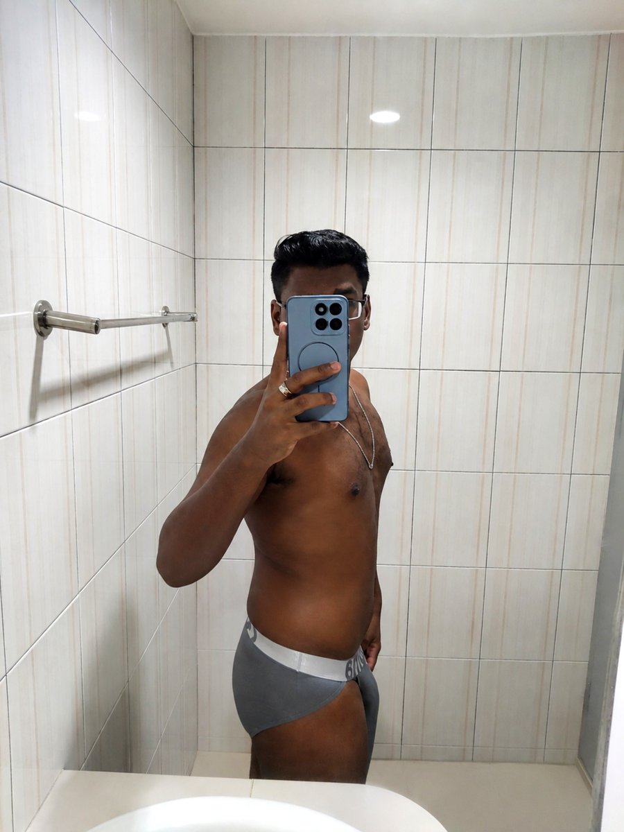 dineshaverage's tweet photo. Ada yg suka body macam ni??? 😘😘 https://t.co/296iljSacM
