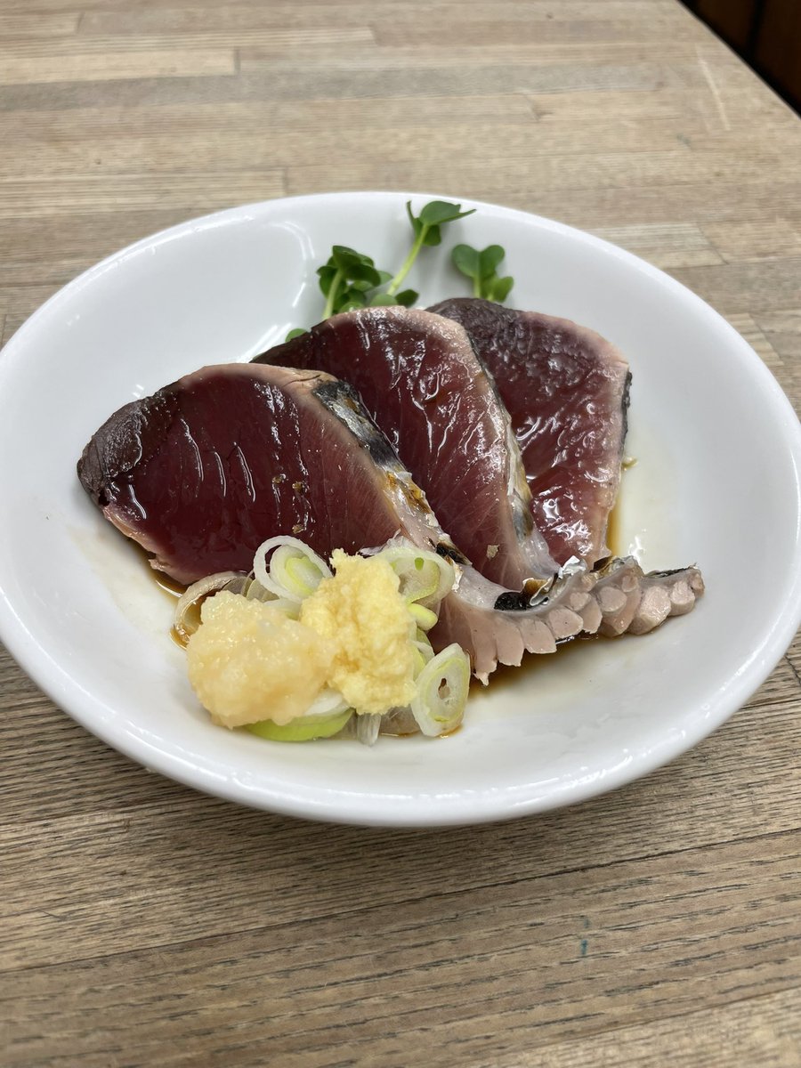 kane_show261's tweet photo. 本日のオススメです。
お盆休み＆台風という最悪な状況の中、かね将本店はひっそりと営業中です！
皆さまのご来店お待ちしております！！
#かね将　#大衆酒場　#昭和レトロ　#居酒屋 https://t.co/pc39wDqVbg