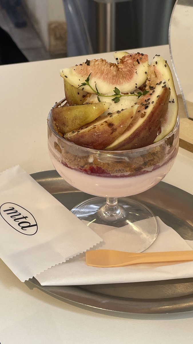 puddingcreamilk's tweet photo. 서울에서 여름휴가 보내는 중인데 평냉이랑 푸딩은 못 먹고 갈듯 ㅠㅠㅠ https://t.co/PoLe3QVt3L
