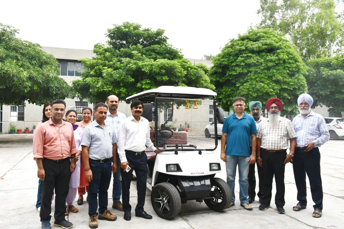 sushendramisra's tweet photo. 🌱 SBSSU Goes Green! | E-Vehicles Launched for Sustainable Campus Mobility ⚡🌿
As part of its Green Campus Initiative, Sardar Beant Singh State University, Gurdaspur, has launched battery-operated E-Vehicles to promote clean, sustainable, eco-friendly mobility across the campus. https://t.co/h4Ahevb8KD