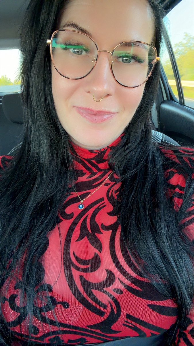 MirijamSchubert's tweet photo. Mein Gesicht, wenn ich schon wieder eine Idee habe, bei der mein gesunder Menschenverstand nicht eingeladen wurde. 😂
#milf #blackandred #kulturfilme https://t.co/Dr0MzHg1bV