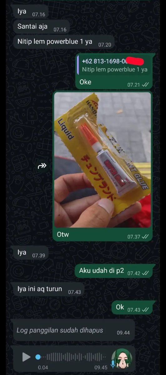 aneysafr's tweet photo. Awalnya gimana? Awalnya saya nemuin chat ini di HP suami saya. Jam 2 malam. Tangan gemeter, badan lemes. Allah tunjukin tanpa saya cari tau. Tiba2 kebangun dan refleks ngecek HP suami. Ini ada di pesan yang diarsipkan. Abis anter anak sekolah, ternyata dia ketemu si gundik ini. Masih pagi loh itu.￼

Suami saya bukan CEO betewe. Dia kurir paket. Istrinya dibeliin kopi 8ribu, dia kirim gopay ke gundiknya 50rb. Betapa adiknya dunia.￼ Aku lanjut ya... Sampe sini keliatan nggak profesi si gundik ini apa? Jujur saya syok baca part ini. Air mata udah netes aja malem itu.￼

Di sini aku bingung, sama2 usaha? Minta dibayarin slot pake duit setoran COD. Udah pada gila.￼

cc istrisahbersuara