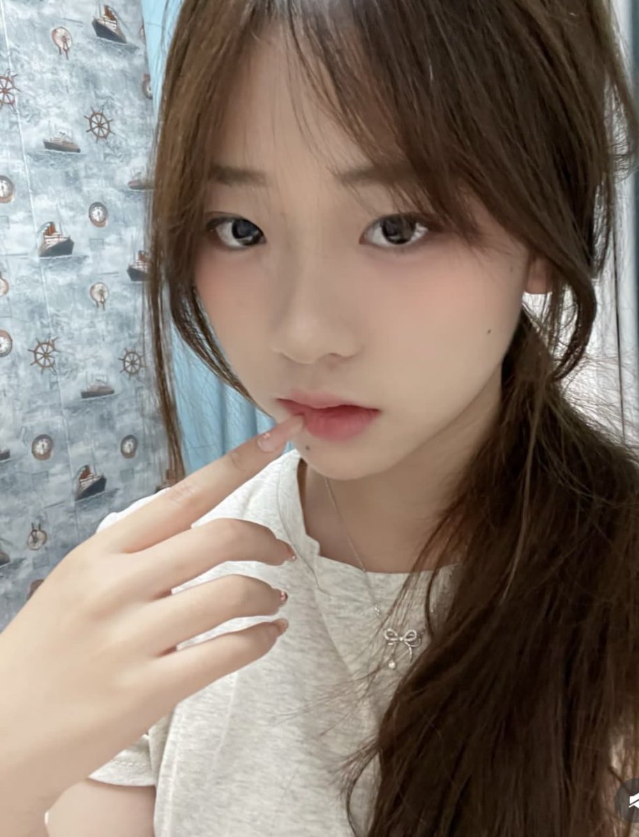 JrMark31454's tweet photo. 19岁，准女大，乖巧懂事……

乖女孩一般几点睡？ https://t.co/zBwatniEuM