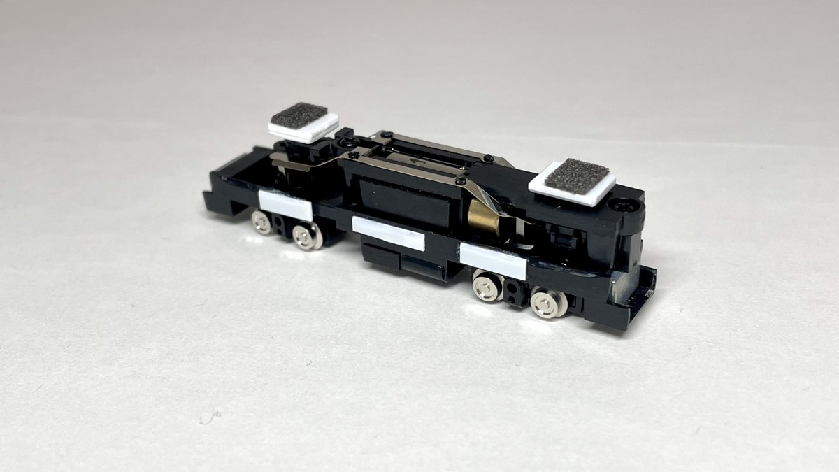 jer_railmodel's tweet photo. 広島電鉄750形768号トランルージュ製作の続き。アルナインのヘッドライトパーツ(A3001)を取付。さらに鉄コレ動力TM-TR01との嵌め込み構造も製作。これらの加工は過去作の762号と同様です。 https://t.co/DXZ1NO61by