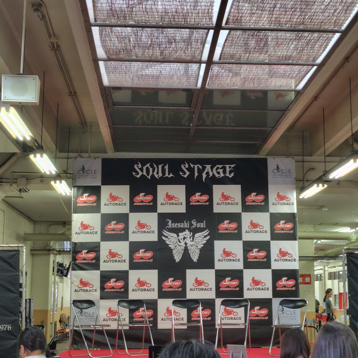 laccotower2's tweet photo. ソウルステージ前で待機中。 https://t.co/NtZJHLVrKx
