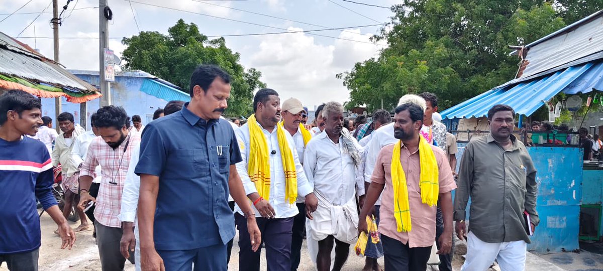 BOGGULADAS44461's tweet photo. *‘రెండేళ్ల నమ్మకం – సంక్షేమం, అభివృద్ధి’ ఇంటింటి ప్రచారంలో భాగంగా గూడూరు మండలం చనుగొండ్ల గ్రామంలో పాల్గొన్న కోడుమూరు ఎమ్మెల్యే బొగ్గుల దస్తగిరి గారు*
@ncbn 
@naralokesh https://t.co/qhzgUqxdGQ