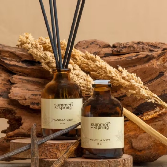 kiteneush's tweet photo. Small detail, big difference. 🤎 Tambahin reed diffuser di sudut ruangan dan suasana kamar bisa terasa lebih cozy. Aroma Vanilla Mist yang manis dan lembut cocok buat kamu yang suka ruangan dengan vibes warm dan relaxing.
https://t.co/FaKq9fCZIG https://t.co/t5mw9YnYyG