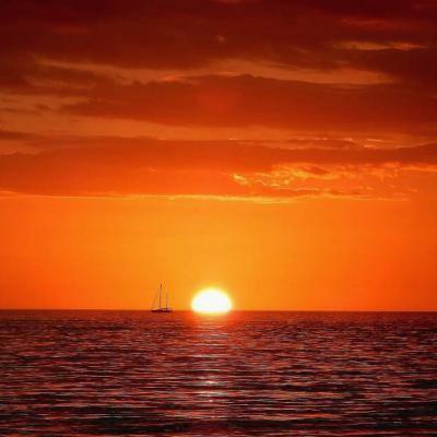 KayColerid69sm's tweet photo. 🌺 💰 🪐 💦 👍 🚀 Binge-watched an entire season of that new sci-fi series overnight, eyes burning but plot twists keeping me hooked—why do good stories always ruin my sleep schedule? https://t.co/FTPKNS33xi