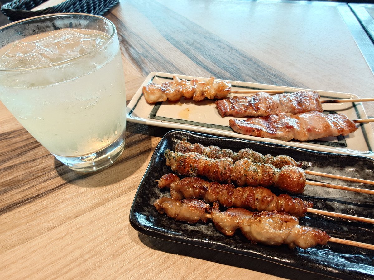 mamenosuke710's tweet photo. @co_luckyfm その他に1MiC☝
元福岡県人としては炭火で焼くのは『焼き鳥』一択です( *˙ω˙*)و ｸﾞｯ!
とり皮と豚バラに合わせる飲み物？もちろんお酒ですよーꉂ🤣𐤔サワー系でもハイボールでもなんでも合いますぜ⸜(*˙꒳˙*)⸝
 #コネクト茨城 https://t.co/MmpBih25ZD
