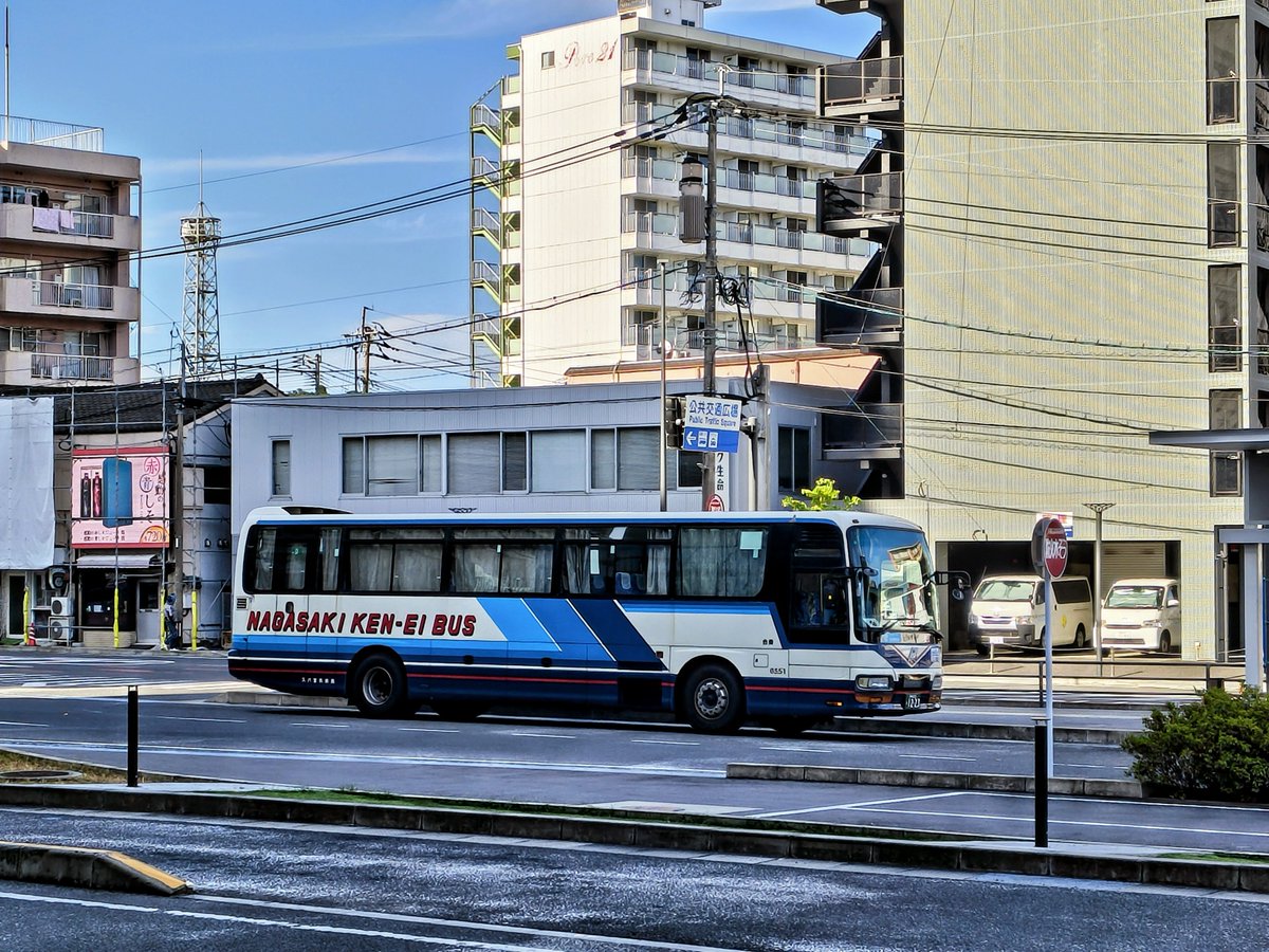 ikedon9450's tweet photo. SUNQパスの旅⑥　長崎県営バス6S51
高速シャトル　長崎駅前東口→諫早駅前
エアロを期待したが、ここは変わり種のガーラ笑　明日はずせない仕事があるから行程を変更しないと！後半戦どうするか？高千穂を走るなんぷう号もおかわりしたいし、３号線経由みたいだけどきりしま号もやっぱり気になる💦 https://t.co/vOt2c4qfRX