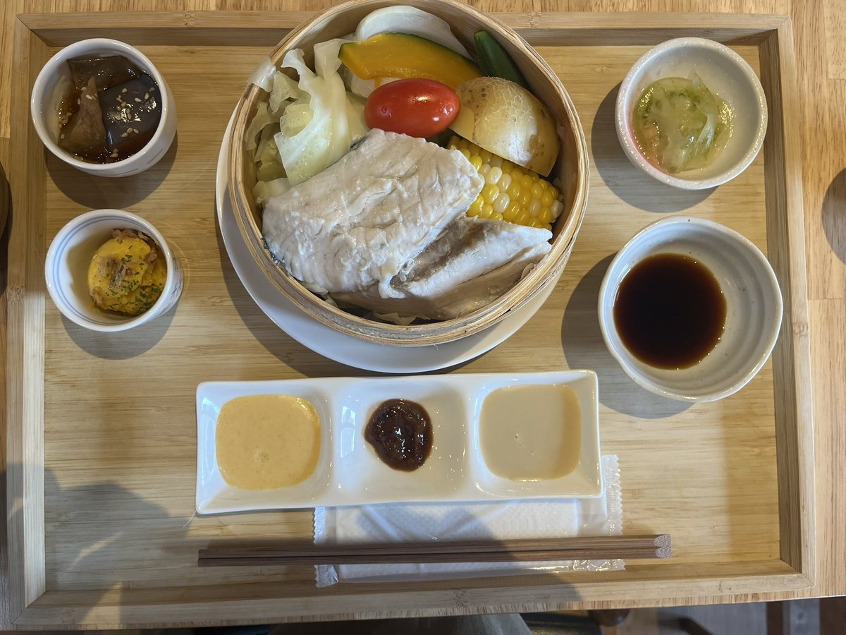 haniwa1982's tweet photo. 今日のお昼は道の駅よかわで、せいろ蒸し定食を頂きました。
山の中は、風が気持ちよかった🤭 https://t.co/gFrnFJ3vJc