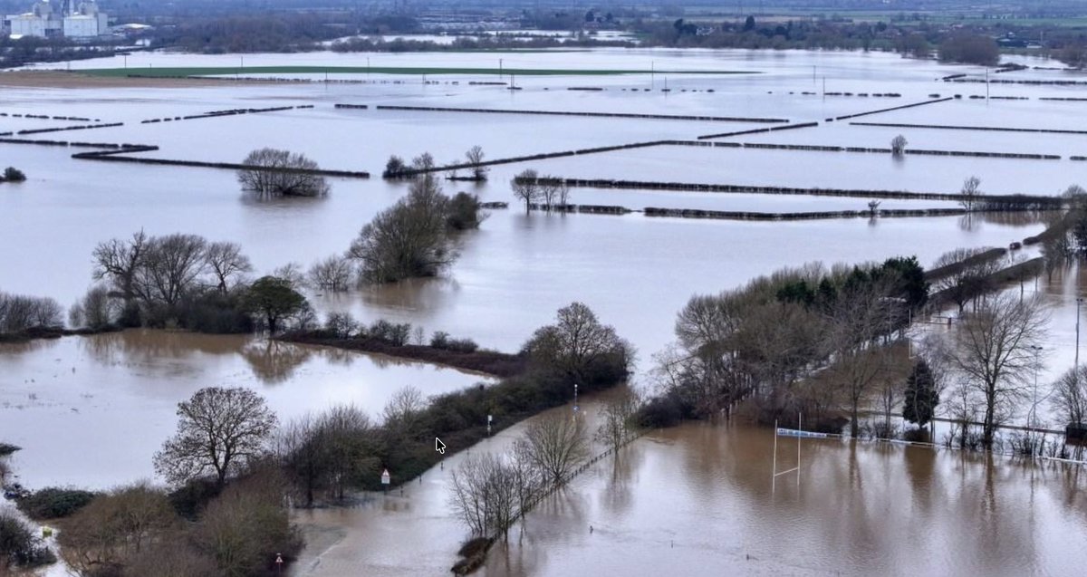 mikegallacher1's tweet photo. When this heatwave finally ends we are going to have flash floods as the ground is baked solid, and those flash floods will cause the rivers to quickly fill, bringing even more widespread flooding.
It will be messy. https://t.co/merFy3X5HN