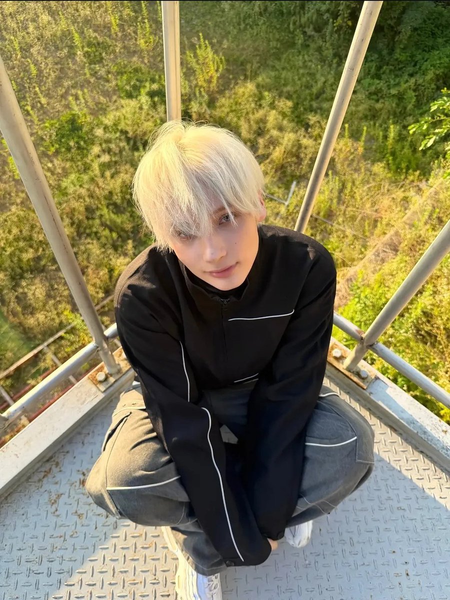 puddinggumz's tweet photo. he looks like a freshly born fairy from a flower lily https://t.co/MefMhYYcYx