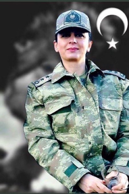 ilbilgemedya's tweet photo. Jandarma’mızın 171 yıllık tarihinde ilk kadın ilçe Jandarma Komutanı olan Şehit Yarbay Songül Yakut. https://t.co/KSQRoNmSv5