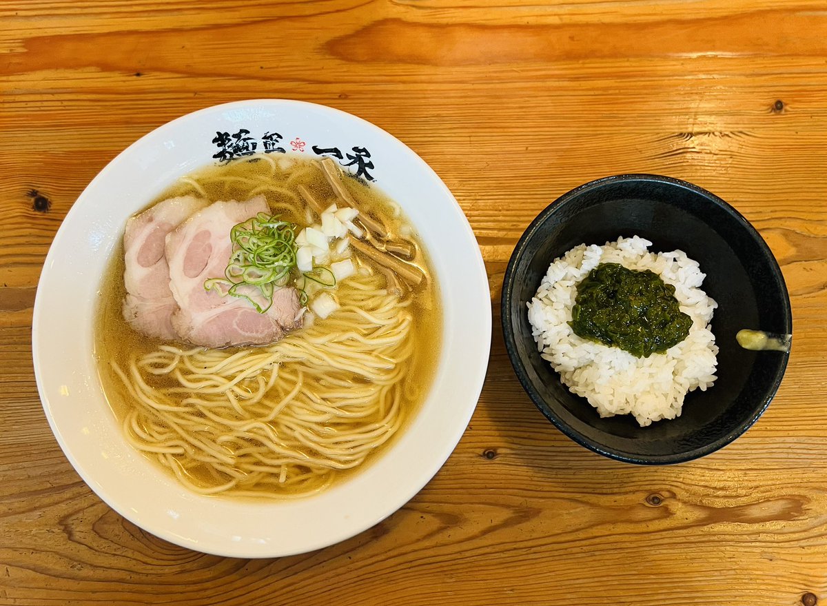 lookfor7030's tweet photo. 麺匠 一丞
宮城県仙台市太白区郡山４丁目１４−１３

鰆油の塩らーめん 930円
大盛 150円
めかぶご飯 280円

暴風雨の突撃！
何度食べても至福の一杯。
めかぶご飯をスープに浸してまた美味い。
限定の 冷やしレッドも気になるぜ。 https://t.co/Ny9yH31exC