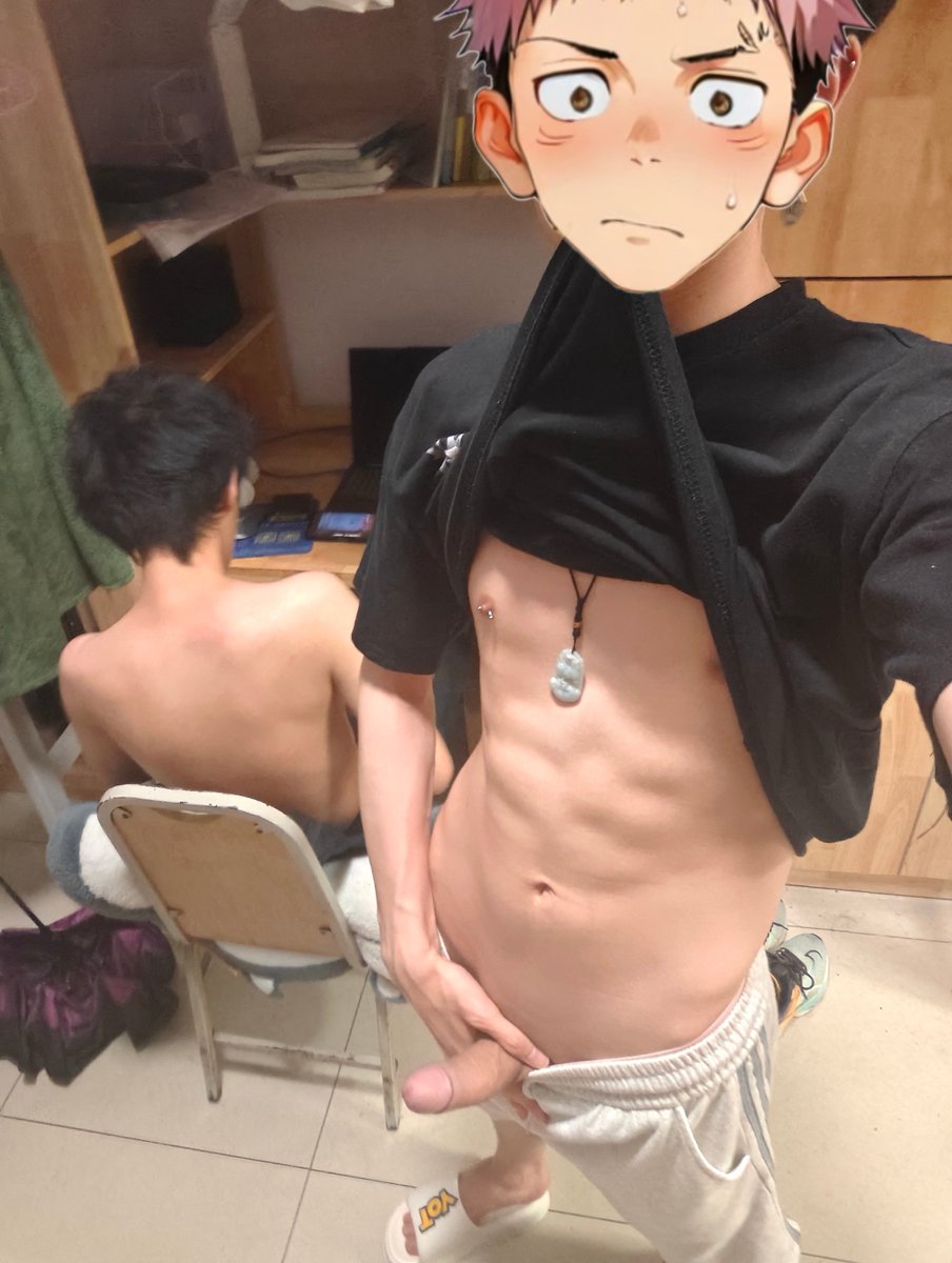 1227neko00's tweet photo. 被室友发现了会怎么样🥵🥵🥵 https://t.co/hTMxAMNEIu