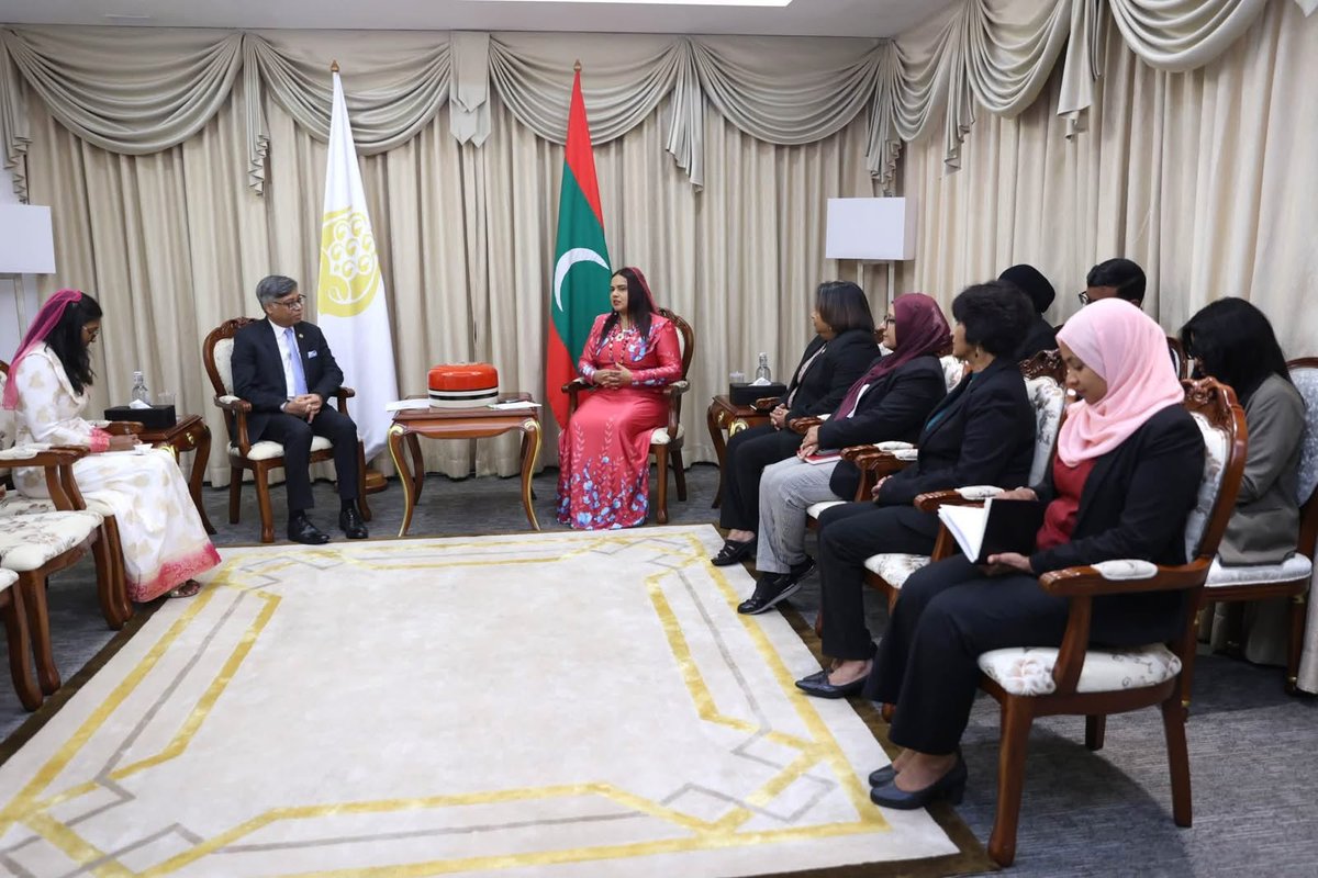 SaarcSec's tweet photo. Secretary General of SAARC Pays a Farewell courtesy call on the Minister for Foreign Affairs of the Republic of the Maldives.
@MoFAmv https://t.co/TWJmgdNQdU