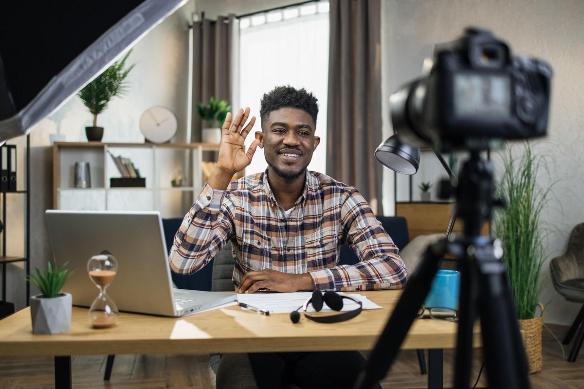FabiLive4's tweet photo. 💻 You get knowledge, skills or creativity?
Turn am into an ebook, PDF, online course or Canva template and sell digital products online with Fabilive.

💰 Reach potential buyers.
Your idea fit become your next digital product.
#Fabilive #DigitalProducts #fyp #SellEbookOnline https://t.co/12Fx8Rz3RX