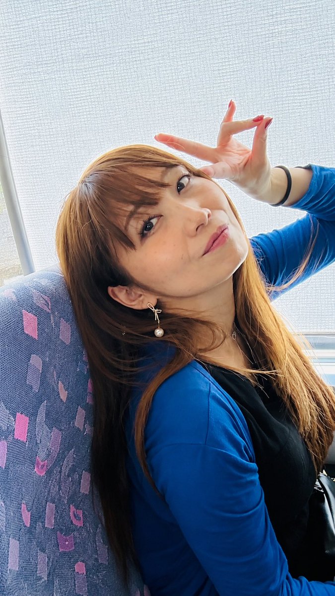 ao_walking's tweet photo. 昨日は友達と特急列車に乗って伊東の花火大会に行ってきました11194歩🦶
結構遠くて帰って来たのも0時近く、人もいっぱいでした💦今日はこれからエステ行って来ます https://t.co/8L7GpYglfx