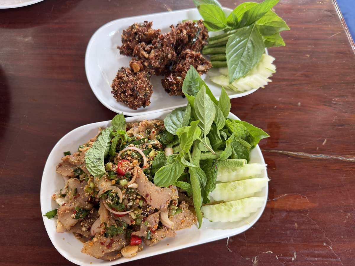 alo_thai's tweet photo. イサーン料理食事会
ガイヤーン
ナムトックコームヤーン
ラープムートート
トムセープヌア
カオニャオ
LEO大瓶
大辛でお腹いっぱい😋

ป้าวัน ไก่ย่างเขาสวนกวาง(พัทยา) https://t.co/INkHcJkKBp