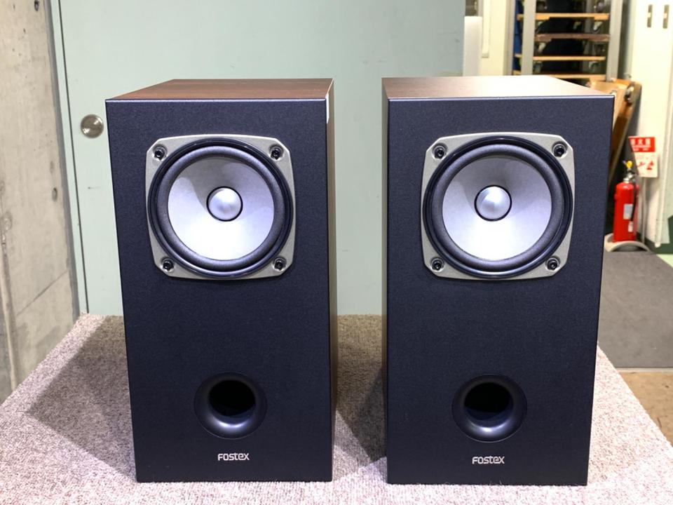 johnpam11's tweet photo. 音響店家的客人寄賣二手好物，一套剛剛好的音樂系統FOSTEX FF125WK＋SUB mini 2音樂系統喇叭，一對全音域喇叭$6,000，重低音$5,000，組合優惠價$10,000元https://t.co/VHz3EnJXEt https://t.co/2W3yEwrbcw