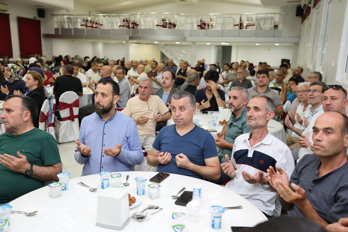 EmrullahErkus's tweet photo. AK Parti’mizin kuruluşunun 25. yıl dönümünde, bu kutlu davaya gönül vermiş; milletimize hizmet yolunda ömrünü ve emeğini ortaya koymuş, bugün aramızda olmayan kıymetli yol arkadaşlarımızı Mevlid programımızda dualarla yâd ettik.

Bir davayı güçlü kılan, sadece bugün omuz verenler değil; dün bu davanın yükünü taşıyanların bıraktığı iz ve emanettir.

Vefayı bir görev değil, davamızın kadim bir değeri olarak görüyor; ebediyete irtihal eden tüm yol arkadaşlarımızı rahmet, minnet ve dualarla anıyorum.

Rabbim mekânlarını cennet, makamlarını âli eylesin. Aziz hatıraları daima gönüllerimizde yaşayacaktır.