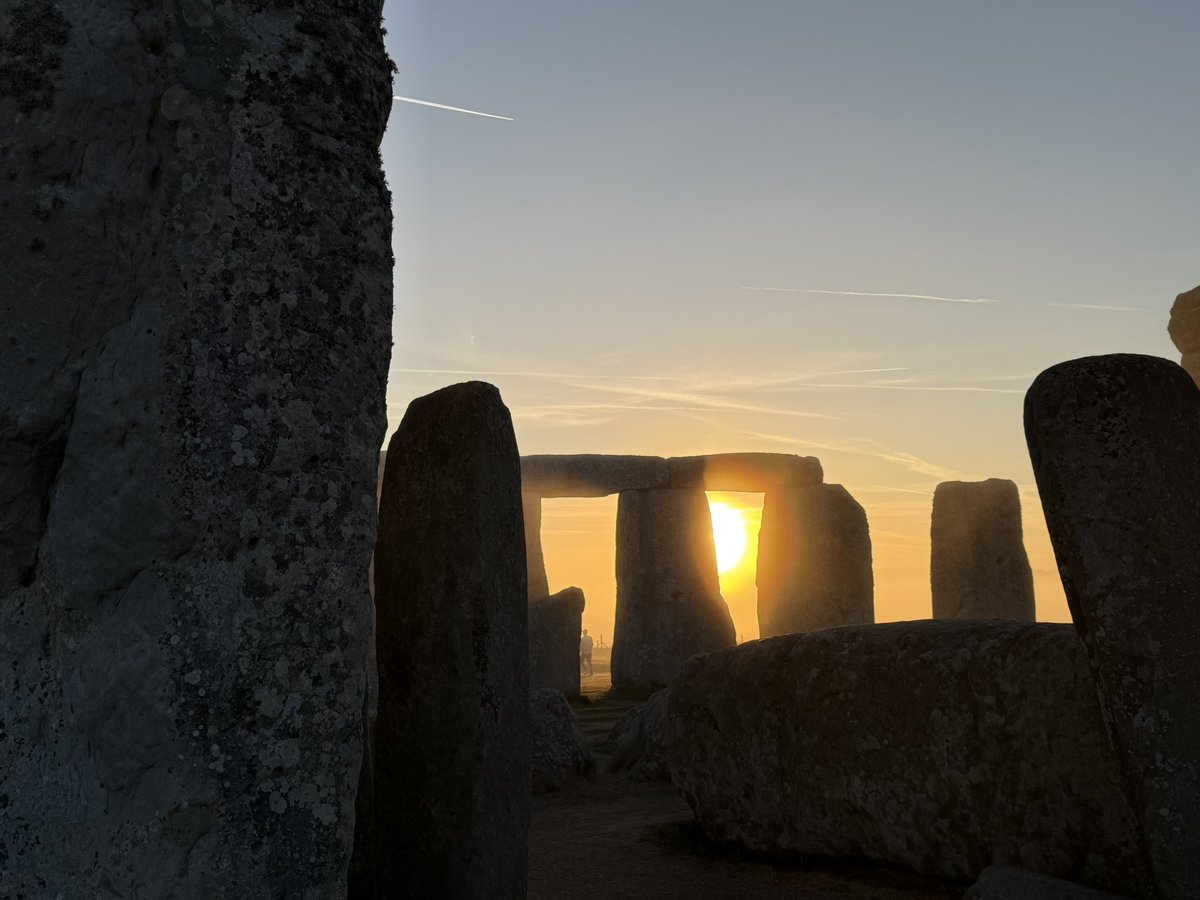 ST0NEHENGE's tweet photo. Sunrise at Stonehenge today (11th August) was at 5.47am, sunset is at 8.36pm ☀️ https://t.co/6KBtV2TH1p