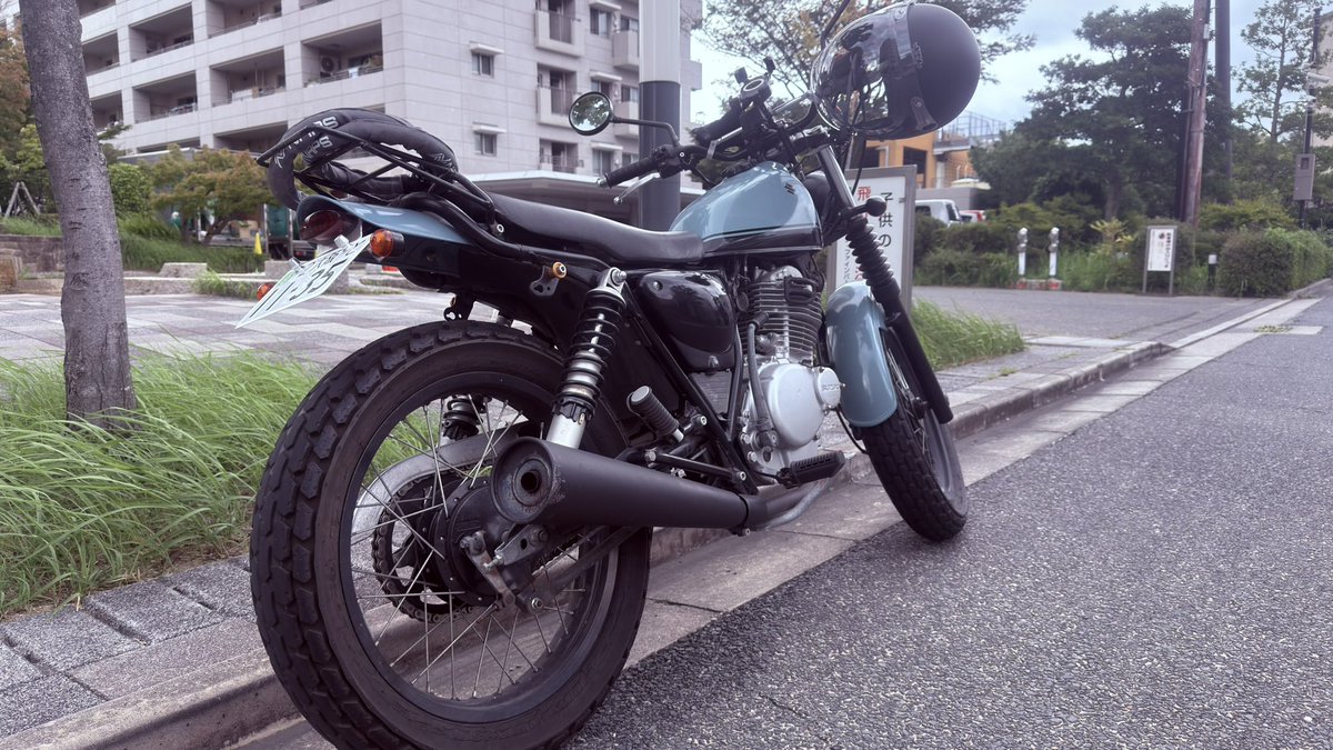 warumono81's tweet photo. と言うわけで #グラストラッカービッグボーイ 納車ｧｧｧ｡10年ぶりのミッションバイクでも体が覚えとる。 https://t.co/ktRCgUxPNa