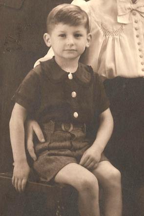 MuzeumAuschwitz's tweet photo. 11 sierpnia 1936 | W Sittard urodził się holenderski żydowski chłopiec Benjamin Wolff.

We wrześniu 1943 r. został deportowany z #Westerbork do #Auschwitz. Po selekcji został zamordowany w komorze gazowej. https://t.co/8CPCC2ANcS