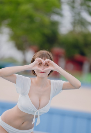 Smo_Plus's tweet photo. 本郷愛(ほんごうあい)
ミスコン出身といっても背はそれほど高くなく、ただスタイルは抜群にいいですね。顔立ちもあどけなさが残るアイドル顔でしたが、改名した辺りからは大人っぽさも増しており、まさにスタイル抜群な美女です！ https://t.co/nY860hRJ1h