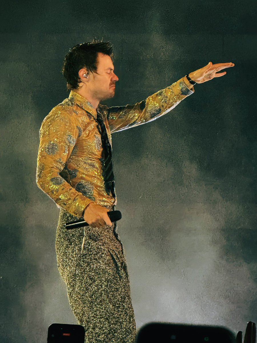 HStylesSP's tweet photo. 🪩 || ¡Fotos de Harry anoche en CDMX! 

©️ tastethebluezh https://t.co/9bKA8ws5Jj