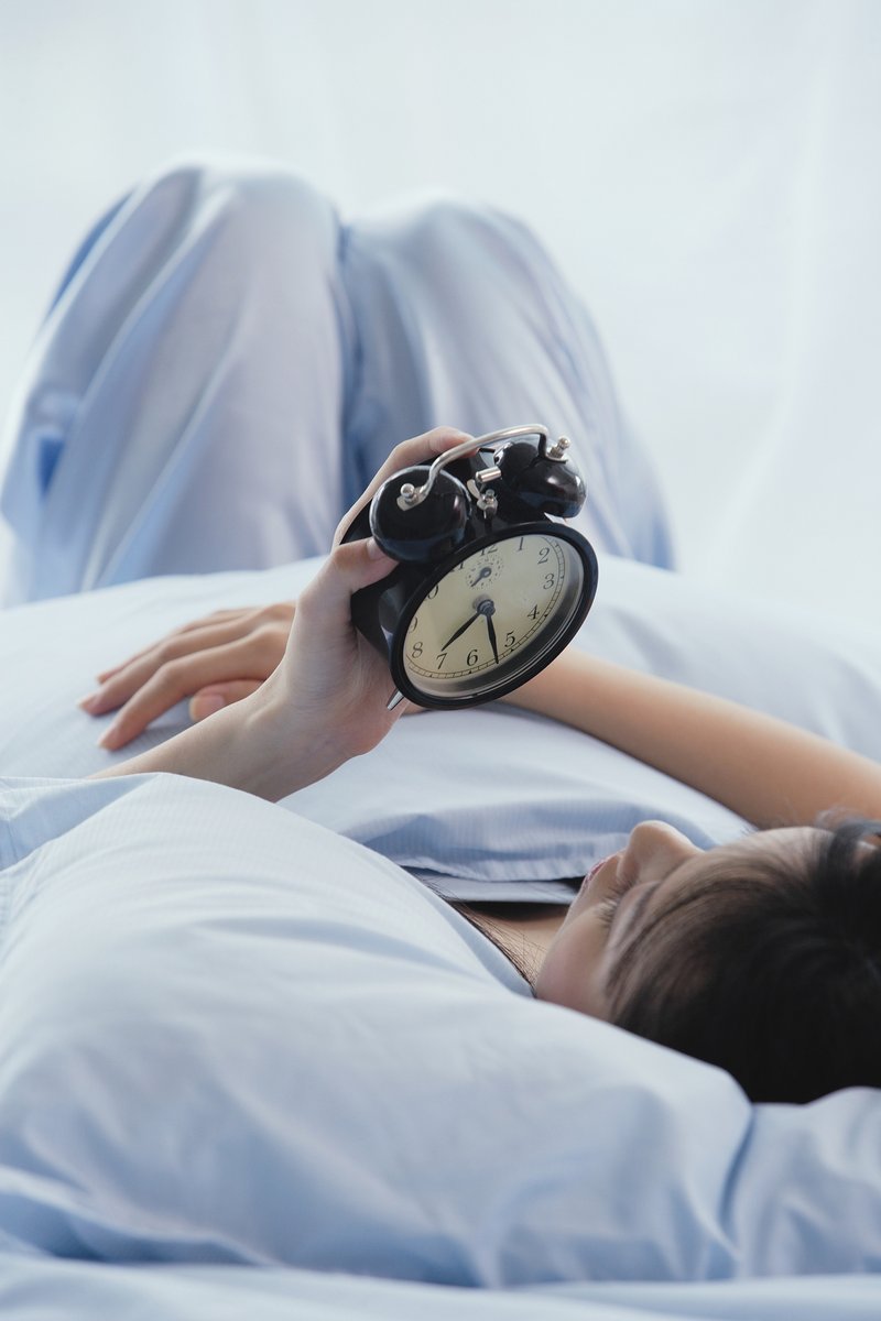 Propleyer2's tweet photo. Adjust your bedtime 30 mins earlier daily to build a consistent routine—your body will thank you for the steady rhythm! https://t.co/AQpmT9HBX2