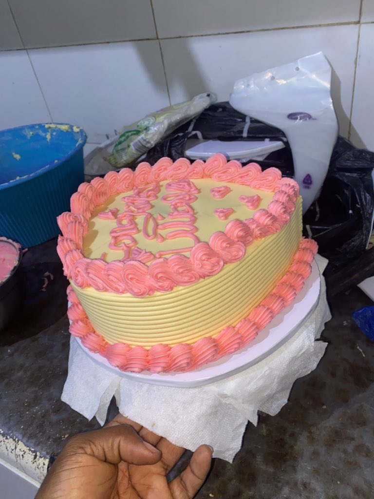 bubupizza001's tweet photo. Good morning cake 🎂 lovers https://t.co/2iExCgOmtW