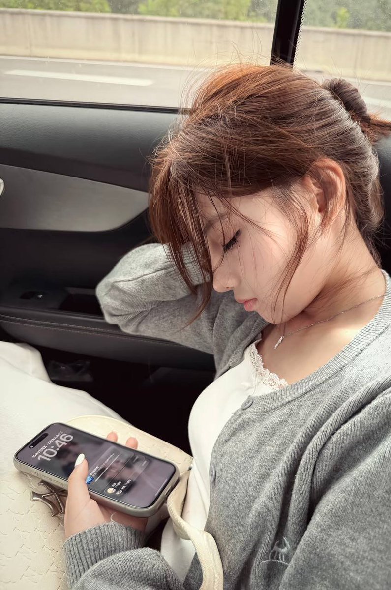 Vyck74's tweet photo. 外地来旅游的美女 看她一个人我上前帮她拍照顺利加上微信 我说这几天我带她玩 第二天下午玩累了后��给她我加料的可乐 慢慢的就再车上睡着 给你上一课一个人别乱跑 #迷玩 https://t.co/UGtHm02aLl
