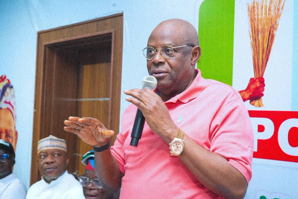 honfaleke's tweet photo. I was privileged to accompany our revered National Secretary of the All Progressives Congress (APC), Distinguished Senator Ajibola Bashiru, to the Party Secretariat in Osogbo for an important stakeholder engagement with members of our great party at Alubarika House. https://t.co/eBL2F1augv