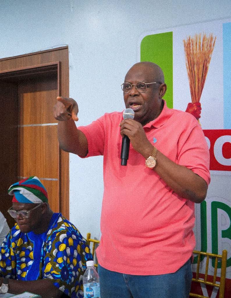 honfaleke's tweet photo. I was privileged to accompany our revered National Secretary of the All Progressives Congress (APC), Distinguished Senator Ajibola Bashiru, to the Party Secretariat in Osogbo for an important stakeholder engagement with members of our great party at Alubarika House. https://t.co/eBL2F1augv
