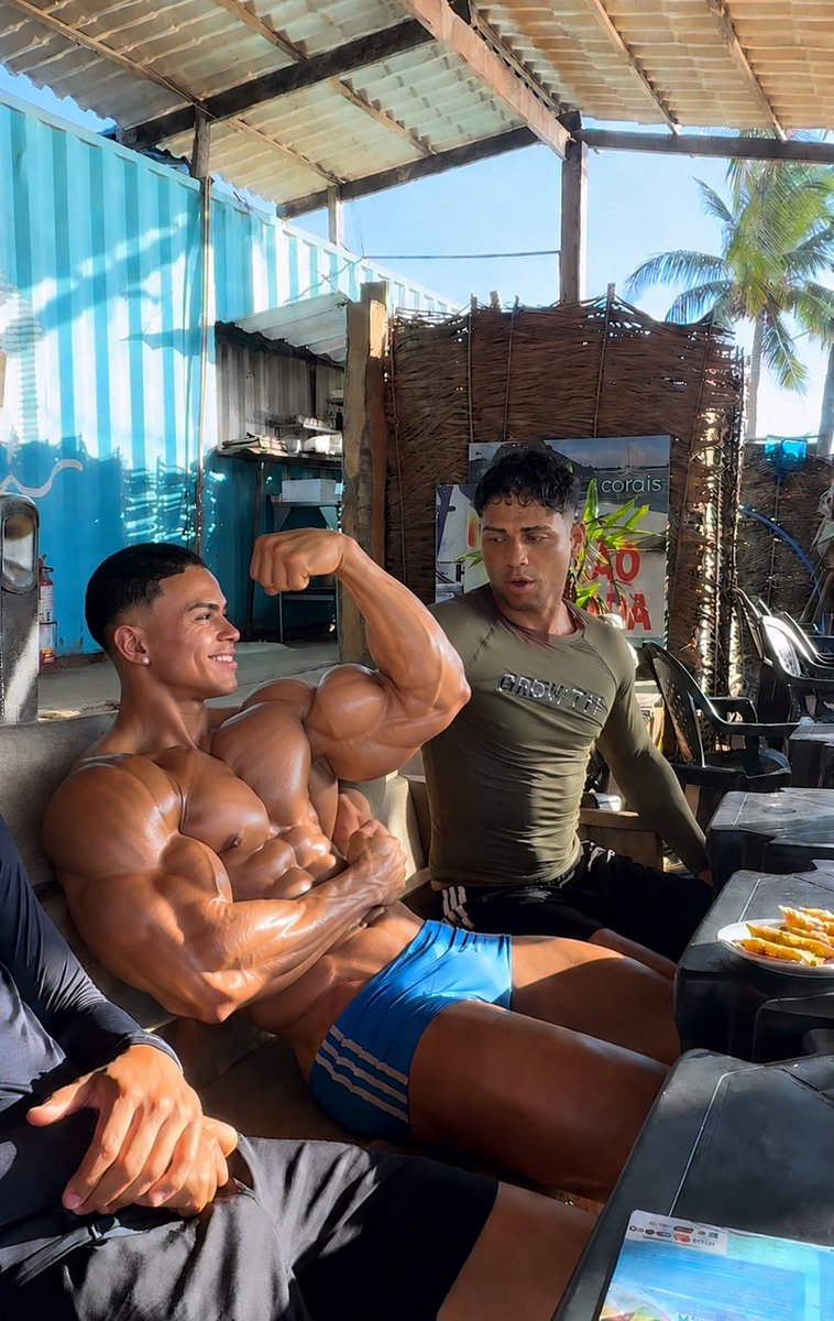 mrk_hartai's tweet photo. When you finally admit your gym bro is packing way more than you 😅🍆 Guess he wins this round. 💪😂
#GymBros #BroGoals #MuscleBros #BiggerIsBetter #GymHumor https://t.co/GoEILpcY3t